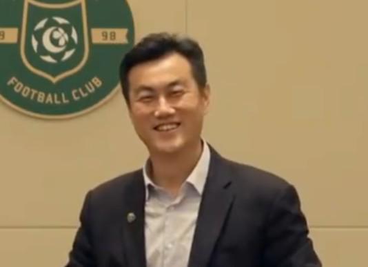 焦凤波：职业联赛要感谢村超和苏超，足球的氛围需要一起烘托