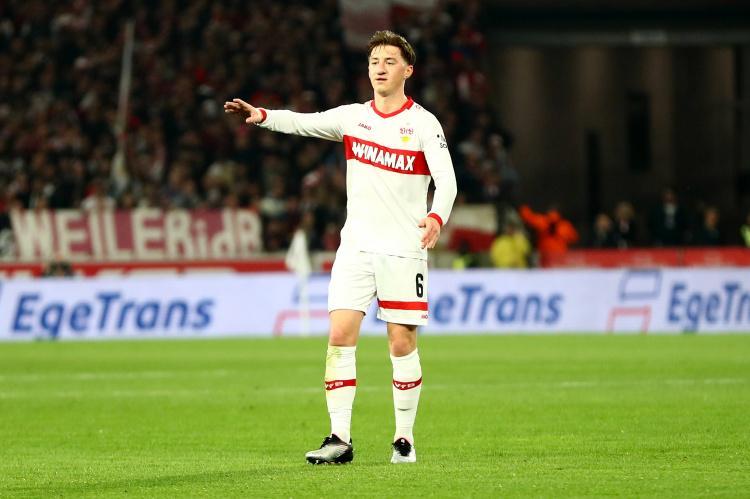 德天空：斯蒂勒转会曼联传闻不实，球员本赛季将留在斯图加特